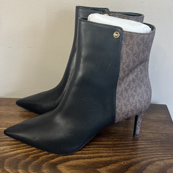 NEW Michael Kora Alina Flex Logo Ankle Bootie - Picture 4 of 8